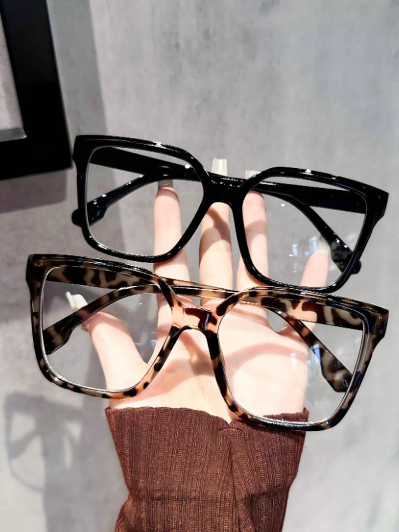 Elegant, Simple and Stylish Geometric Glasses